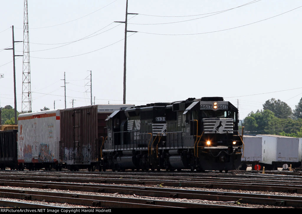 NS 4617 & 6131 work the yard